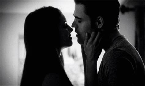 kiss gifs|Kiss Love Couple .